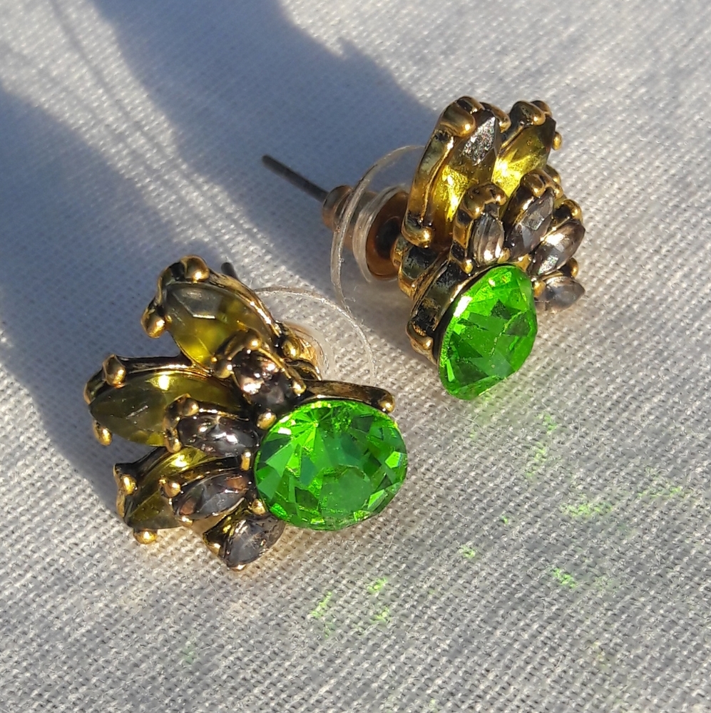Pretty peridot earing